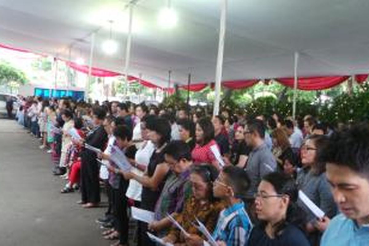 Jemaat gereja protestan indonesia bagian barat (GPIB) Paulus, Menteng, Jakarta Pusat, Kamis (24/12/2015). 