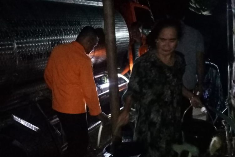 Sumur Kering Imbas Kemarau, Warga Ciburial Bogor Cari Air hingga ke Gunung Pancar