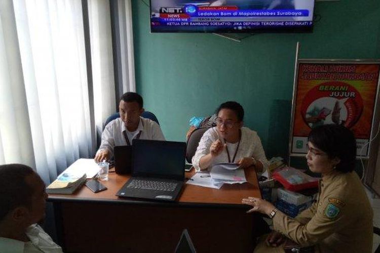 Perwakilan Kantor Pajak Pratama (KPP) Pratama Tanjungpinang saat membuka pelayanan di kantor Badan Keuangan Daerah (BKD) Kabupaten Kepulauan Anambas beberapa waktu lalu. Pemerintah Daerah melalui OPD terkait melakukan pertemuan dengan Ombudsman perwakilan Kepri di bulan Mei 2019 kemarin. Salahsatu yang dibahas mahalnya pengurusan NPWP karena mempertimbangkan ongkos transportasi dan akomodasi selama proses pengurusan. 