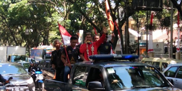 Pesilat asal Jabar, Hanifan YK saat mendapat sambutan dari pengurus IPSi Jabar di Gor Padjadjaran, Bandung, Senin (3/9/2019).