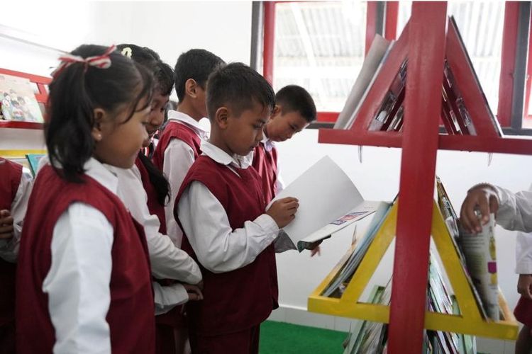 LG resmikan tiga perpustakaan ramah anak melalui program bertajuk ?LG Loves Children?. 