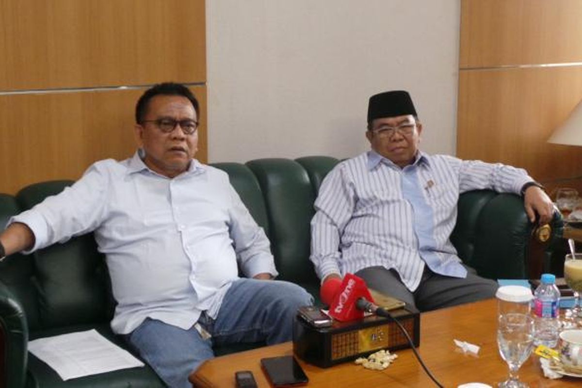 Wakil Ketua DPRD DKI Jakarta Mohamad Taufik (kiri) dan anggota Komisi E DPRD DKI Jakarta Ahmad Nawawi, di Gedung DPRD DKI Jakarta, Jumat (21/10/2016).