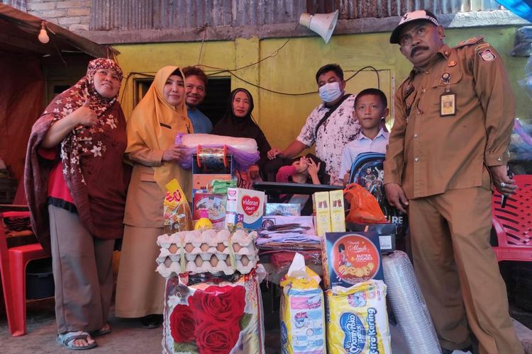 Kementerian Sosial (Kemensos) melalui Unit Pelaksana Teknis (UPT) Sentra Wirajaya Makassar memberikan bantuan kepada Muh Ilham Al Qadry Jumakking (9) dan keluarga.