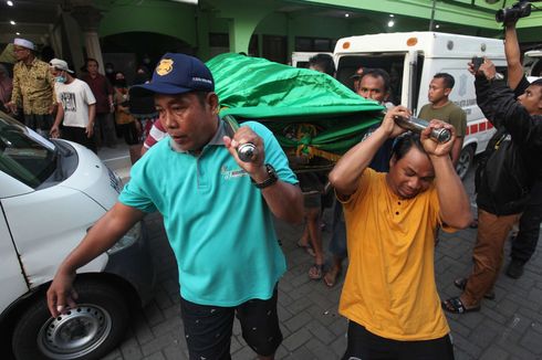 Pemkot Surabaya Kirim Ambulans untuk Pemulangan Jenazah Korban Kecelakaan Bus di Tol Sumo