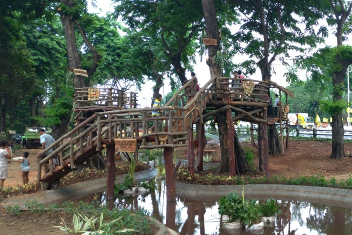 Taman Tomang Rawa Kepa berkonsep rain garden dan terdapat permainan tradisional di kawasan Tomang, Jakarta Barat