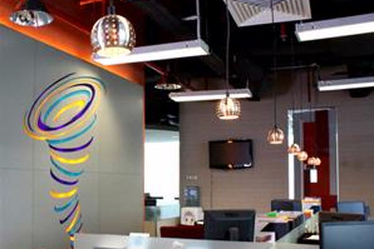 Lampu tidak hanya untuk menerangi. Lampu juga memegang peran penting dalam hal percantikkan ruang.