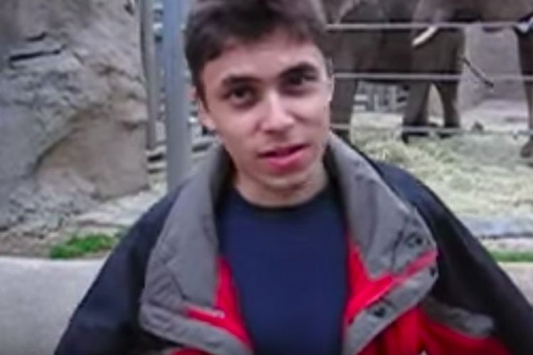 Video pertama di YouTube, berjudul Me at the Zoo unggahan salah satu pendirinya, Jawed Karim. 