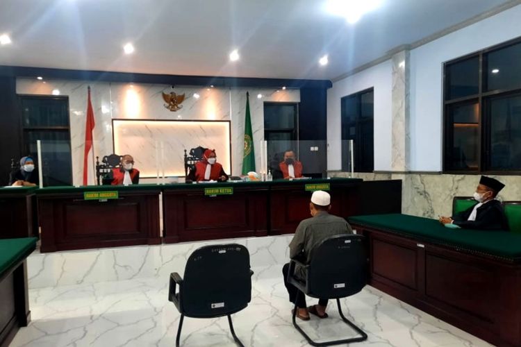 Sidang kasus pencabulan dengan terdakwa seorang pengasuh pesantren, digelar di Pengadilan Negeri Mojokerto, Jawa Timur, Selasa (12/4/2022).