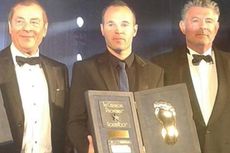 Iniesta Raih Penghargaan Golden Foot 2014