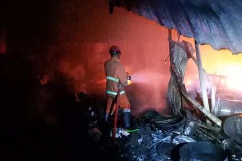 Gudang Rongsokan di Kabupaten Semarang Terbakar, Sempat Terdengar Ledakan Saat Pemadaman Api