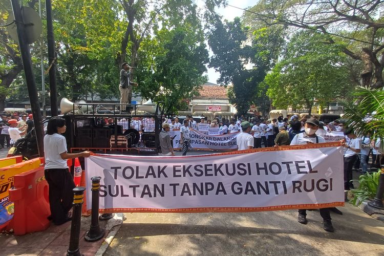Ada Demo Tolak Eksekusi Hotel Sultan di Depan PN Jakpus, Lalu Lintas Tersendat