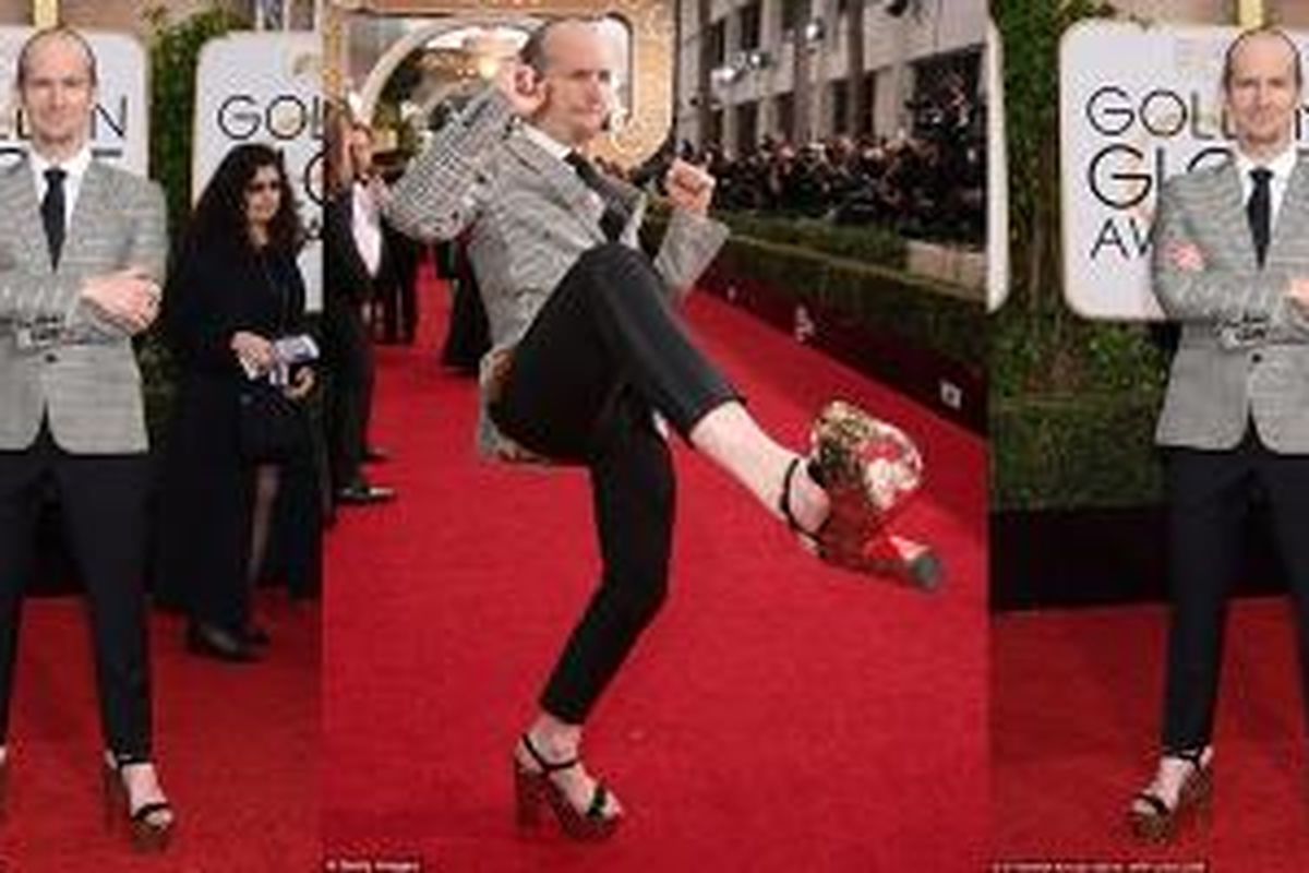 Aktor American Horror Story dobrak aturan berbusana dengan mengenakan sepatu tumit tinggi dan tebal saat melintas di karpet merah Golden Globe Awards 2016. 