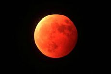 Pengamat: Gerhana Bulan Merah Indikator Polusi Udara