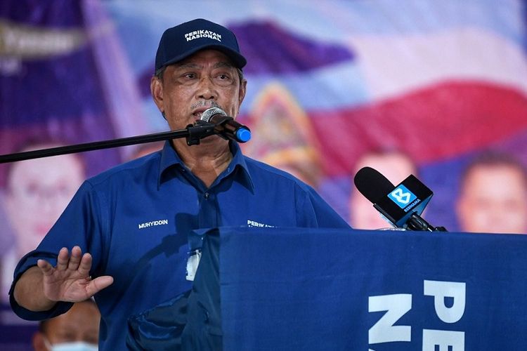 Perdana Menteri Malaysia Muhyiddin Yassin berkampanye untuk kandidat koalisi Gabungan Rakyat Sabah (GRS) pada pemilu negeri bagian Sabah