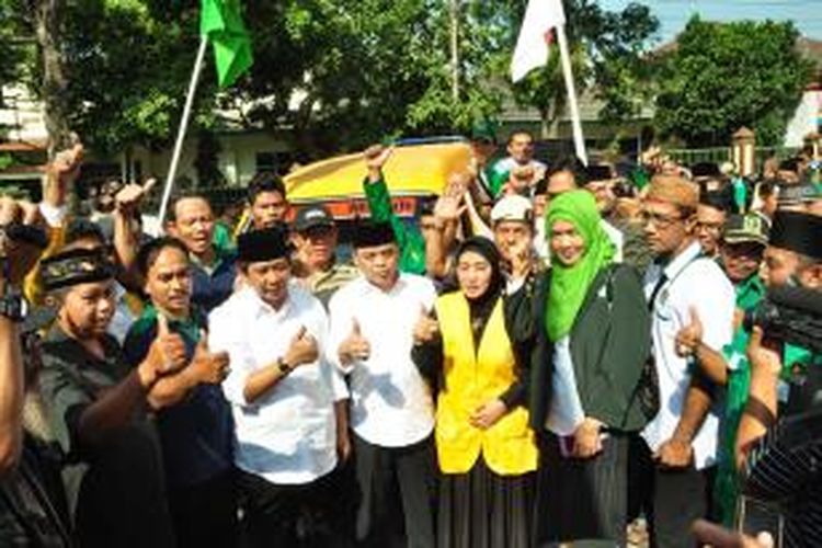 Pasangan Nur Jatmiko- Mas’ud Ridwan (Jati Mas)  Senin (27/7/2015) siang, mendaftar ke KPU kabupaten Semarang sebagai pasangan bakal calon (balon) bupati dan wakil bupati Semarang.