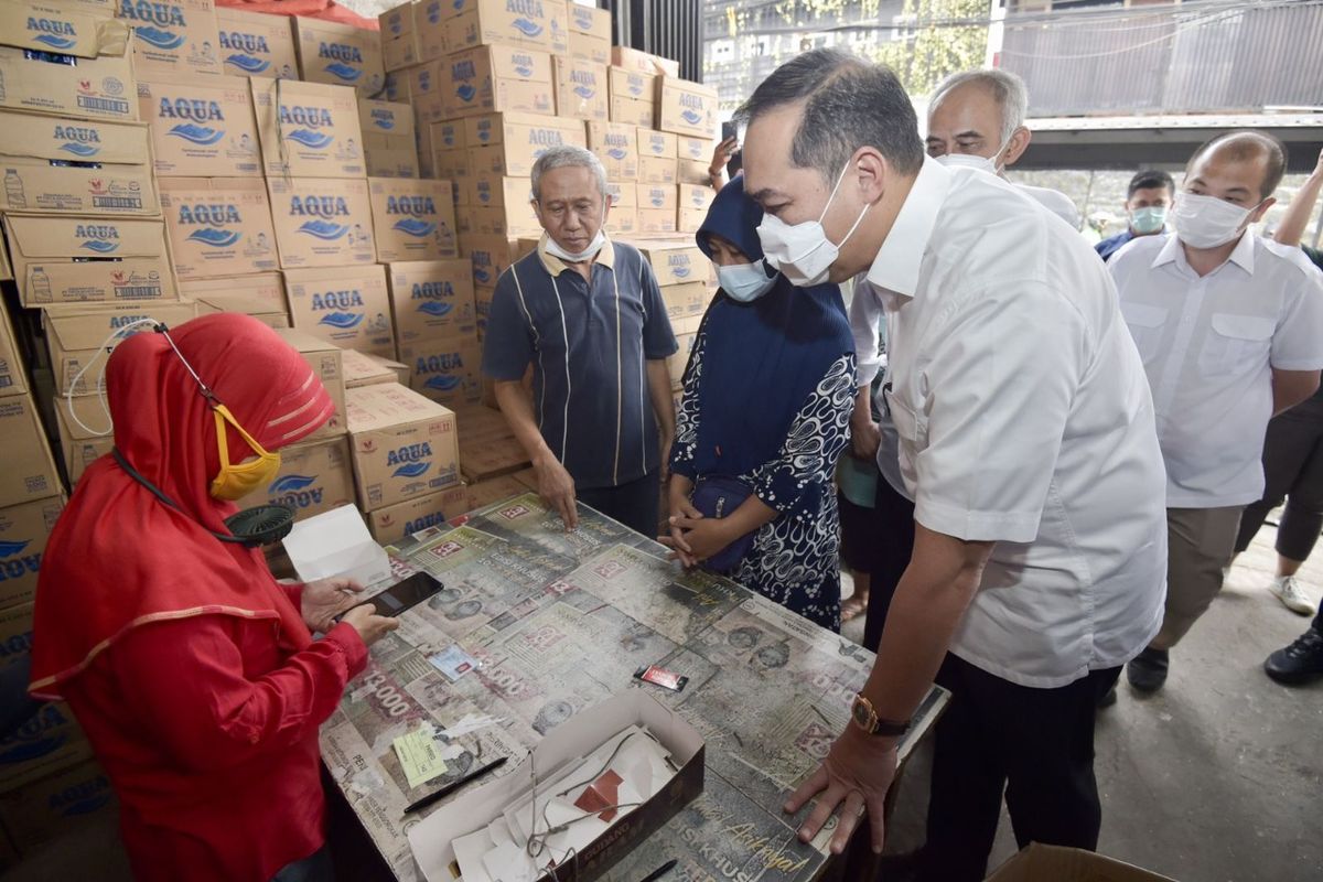 Menteri Perdagangan Muhammad Lutfi saat meninjau implementasi program  MigorRakyat di Jakarta, Selasa (17/5/2022).