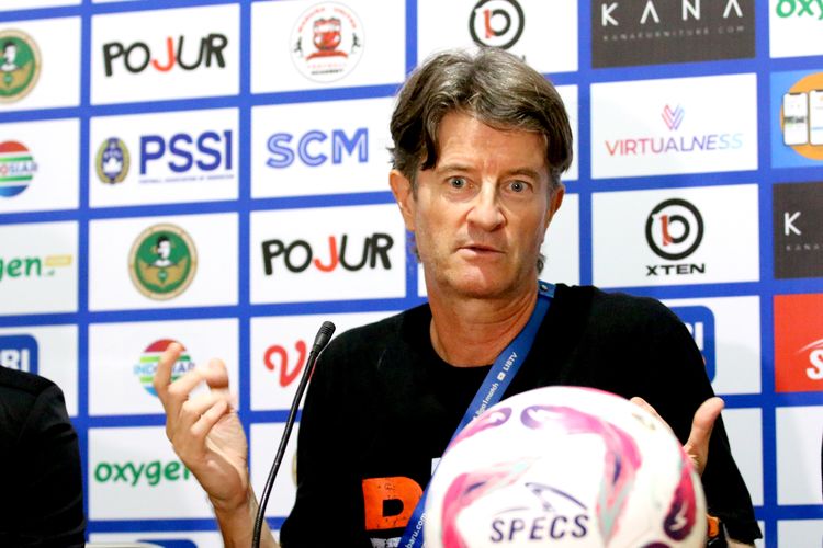 Pelatih Borneo FC Pieter Huistra asal Belanda.