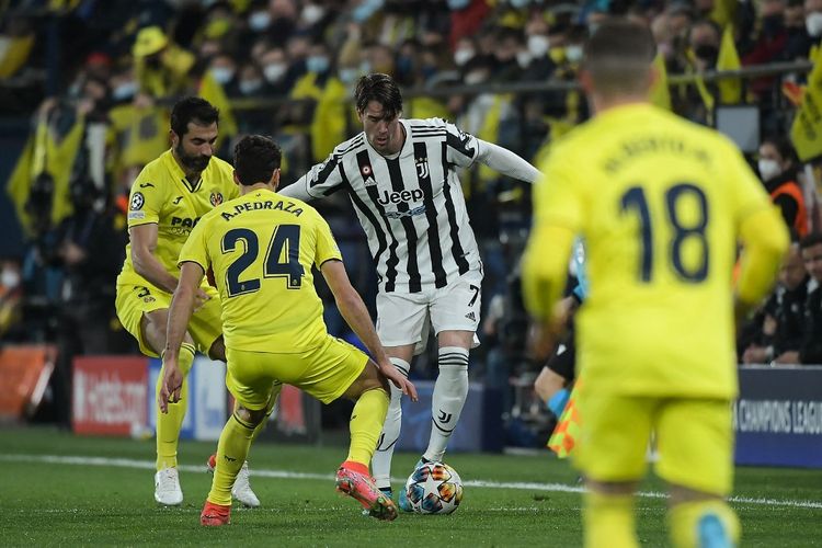 Bintang Juventus, Dusan Vlahovic, mengaku sangat bahagia setelah mencetak gol pada laga debutnya di Liga Champions kontra Villarreal, Rabu (23/2/2022) dini hari WIB.