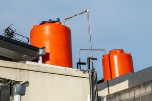 Kesal Air Sering Mati, Warga Lubuklinggau Mandi dan Nyuci di Kantor PDAM