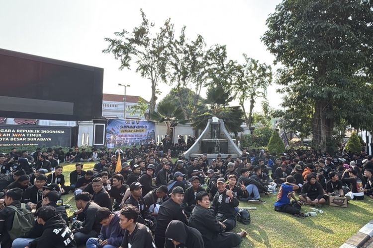 Ribuan Pesilat Tinggalkan Polrestabes Surabaya Usai Ditemui Kombes Luthfie