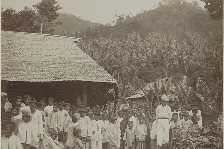 Pelintas Siboga di Desa Sawan Pulau Siau, Sulawesi antara Maret 1989 dan Februari 1900