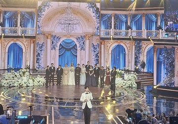 Momen Kim Soo Hyun Hadiri Pernikahan Fiktif Sena dan Davina 