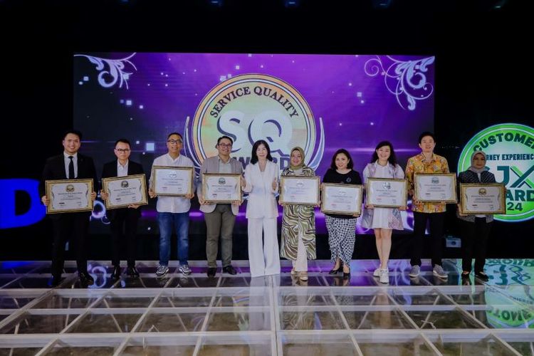  SQ Award merupakan penghargaan bergengsi bertaraf nasional yang telah diadakan sejak 2007 oleh Majalah Marketing dan Customer Action Recognition and Reward Experience (CARRE).