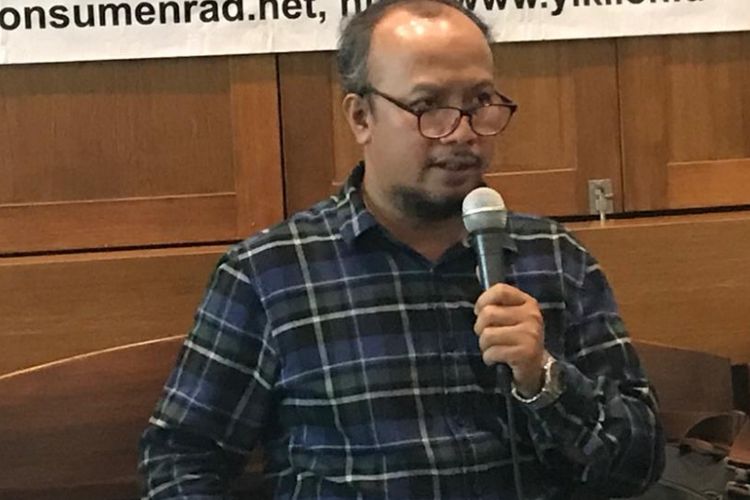 Ketua Harian Yayasan Lembaga Konsumen Indonesia (YLKI), Tulus Abadi saat menggelar konferensi pers di Jakarta, Jumat (16/11/2018).