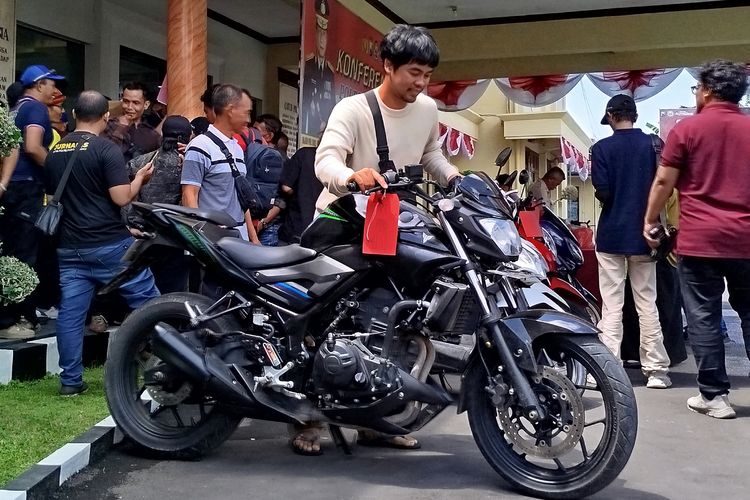 Motor curian kembali, pemilik motor membawa pulang dari Mapolresta Banyuwangi. 