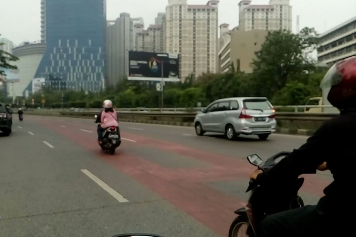 H-3 lebaran, lalu lintas di sekitar Mal Taman Anggrek, Jakarta Barat terpantau lancar, Kamis (22/6/2017).