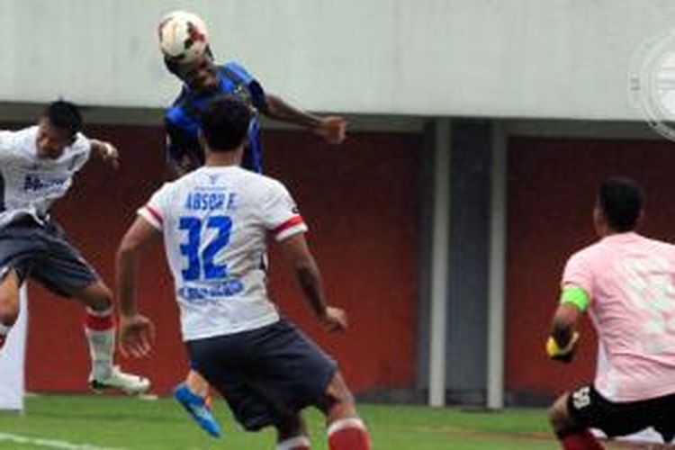 Pertandingan lanjutan Indonesia Super League (ISL) antara Persiram dan Persiba Balikpapan di Stadion Maguwoharjo, Selasa (4/2/2014).