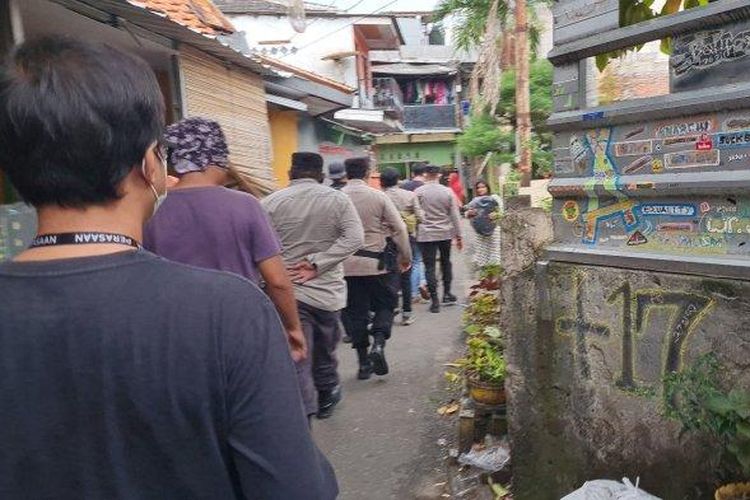 Suasana permukiman Kampung Boncos saat penggerebekan pada Jumat (4/2/2022).