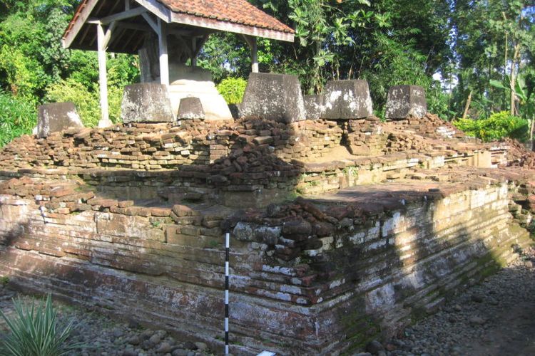 Candi Boyolangu atau Candi Gayatri peninggalan Kerajaan Majapahit di Tulungagung, Jawa Timur.