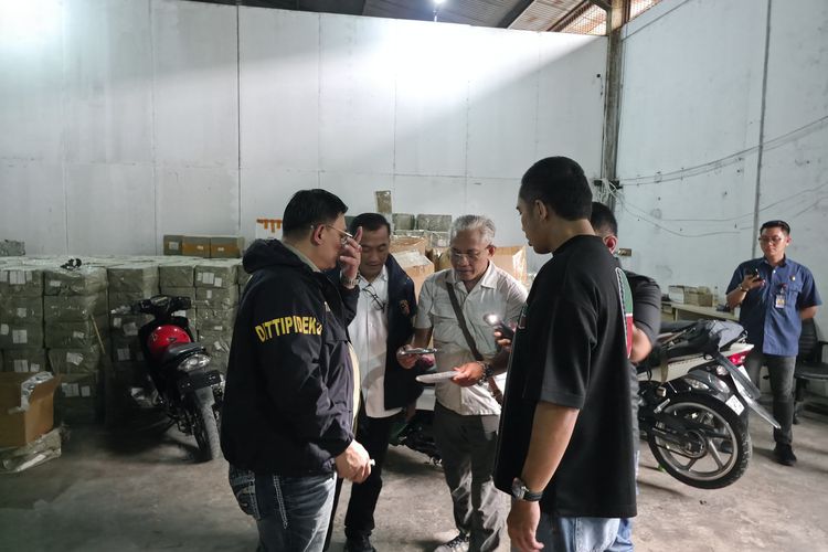 Bareskrim Sita Ribuan Ponsel Impor Ilegal dari 5 Gudang di Jakarta