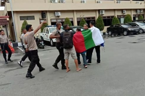 3 Aktivis FKM Terobos Polda Maluku Sambil Bawa Bendera RMS, Polisi: Mereka Datang untuk Menyerahkan Diri