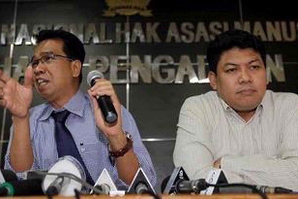 Ketua Komisi Nasional Hak Asasi Manusia,  Ifdal Kasim (kiri) bersama wakil, Rida Saleh.