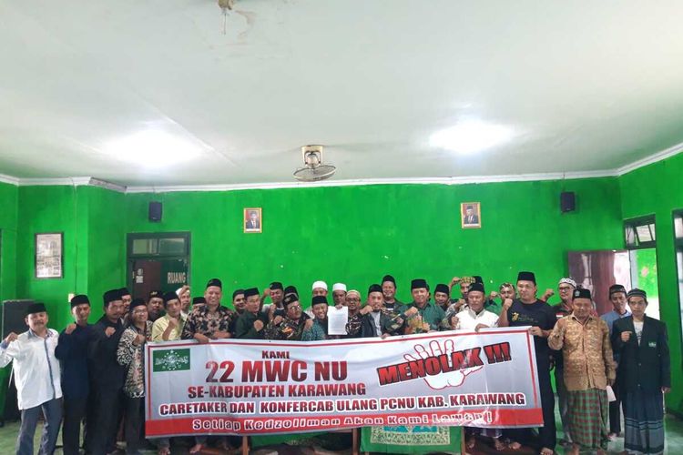 Sebanyak 22 Majelis Wakil Cabang (MWC) Nahdlatul Ulama menyatakan akan menyegel kantor PCNU, usai PBNU menurunkan caretaker untuk menggelar Konfercab ulang PCNU Karawang, Jumat (16/9/2022).
