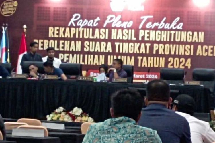 Rapat pleno terbuka KIP Aceh terkait penetapan hasil rekapitulasi suara pemilihan calon anggota DPD pada Pemilu 2024 di Banda Aceh, Rabu (13/3/2024). 