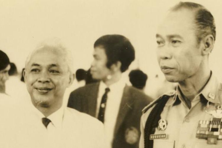Kapolri Jenderal Pol Drs. Hoegeng Imam Santoso (kanan) bersama Rektor ITB Prof Dr. Dody Tisna Amidjaja hadir dalam sidang pertama dan kedua dan II kasus penembakan 6 Oktober 1970 di pengadilan Bandung, 1 Desember 1970. Dalam percakapan-percakapan selesai sidang, ia menginginkan agar orang yang bersalah dalam peristiwa 6 Oktober dihukum.