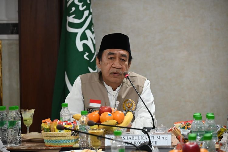 Ketua Komisi VIII Dewan Perwakilan Rakyat (DPR) Republik Indonesia (RI) Ashabul Kahfi saat memberikan klarifikasi di media soal insiden wukuf di Muzdalifah, Mekkah, Arab Saudi (28/6/2023).
