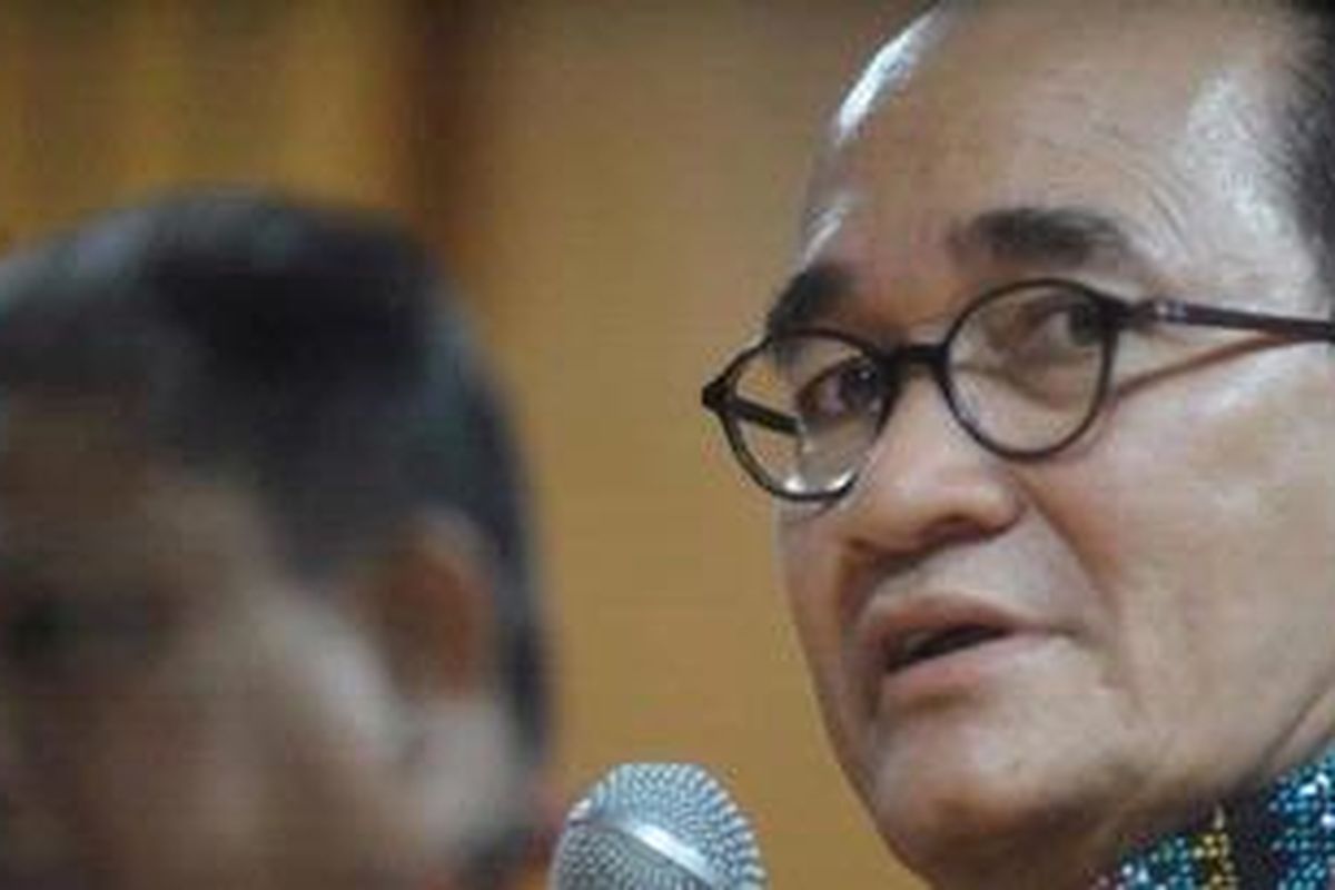 Anggota Fraksi Partai Demokrat, Ruhut Poltak Sitompul (kanan).