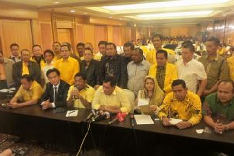 Sekjen DPP Golkar versi Munas Bali Idrus Marham saat memberikan keterangan terkait hasil PN Jakbar, Selasa (24/2/2015). PN Jakbar menolak gugatan permohonan kubu Aburizal Bakrie atas penyelesaian dualisme kepemimpinan DPP Partai Golkar.