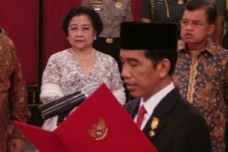 Presiden kelima yang juga Ketua Umum DPP PDI Perjuangan Megawati Soekarnoputri ikut menghadiri pelantikan Basuki Tjahaja Purnama alias Ahok sebagai Gubernur DKI Jakarta, di Istana Negara, Jakarta, Rabu (19/11/2014).