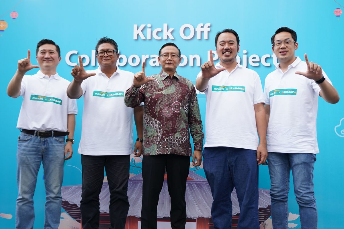 Bank Mandiri berkolaborasi dengan K3MART, jaringan ritel yang mengusung konsep Lifestyle Mart bertema Korea Selatan (Korsel), yang tengah digemari masyarakat.