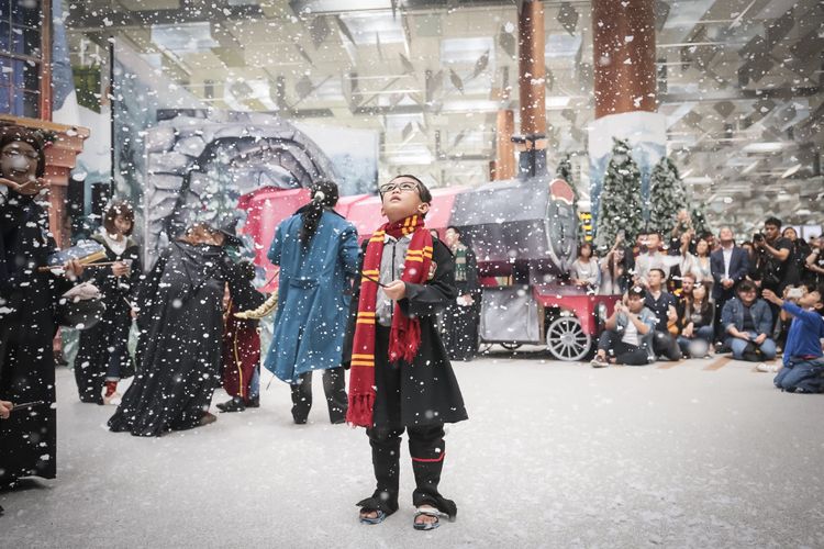 Rayakan Natal 2018, Bandar Udara Changi hadirkan suasana berbeda dengan tema ?A Wizarding World Holiday?. 