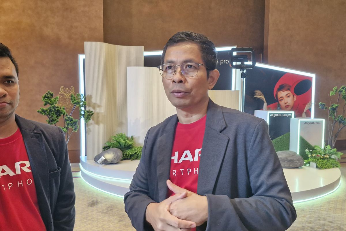 Head of Marketing Smarphone PT Sharp Electronics Indonesia, Ardy dalam sebuah acara peluncuran Sharp Aquos R8s series di Jakarta Selatam pada Rabu (6/12/2023)