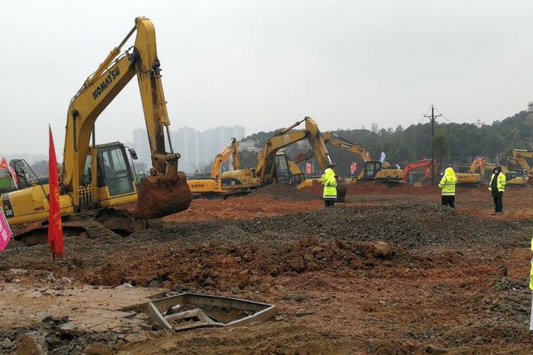 Target penyelesaian konstruksi rumah sakit khusus pasien corona selama enam hari kerja.