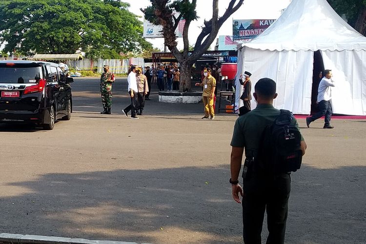 Presiden Joko Widodo tiba di area parkir PIPP sebelum berziarah ke Makam Bung Karno, Selasa (7/9/2021)