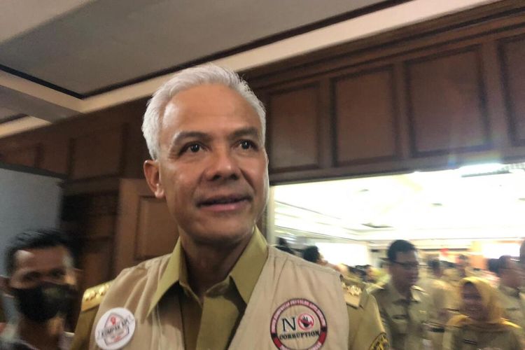 Ganjar Pranowo usai pengukuhan KOMPAK API di Gedung Gradhika Bhakti Praja Kompleks Gubernur, Senin (7/8/2023).