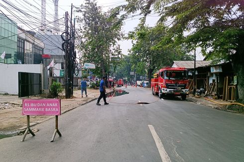 Tuntaskan Pemadaman Gudang Tripleks di Duren Sawit, Dishub Alihkan Arus Lalu Lintas